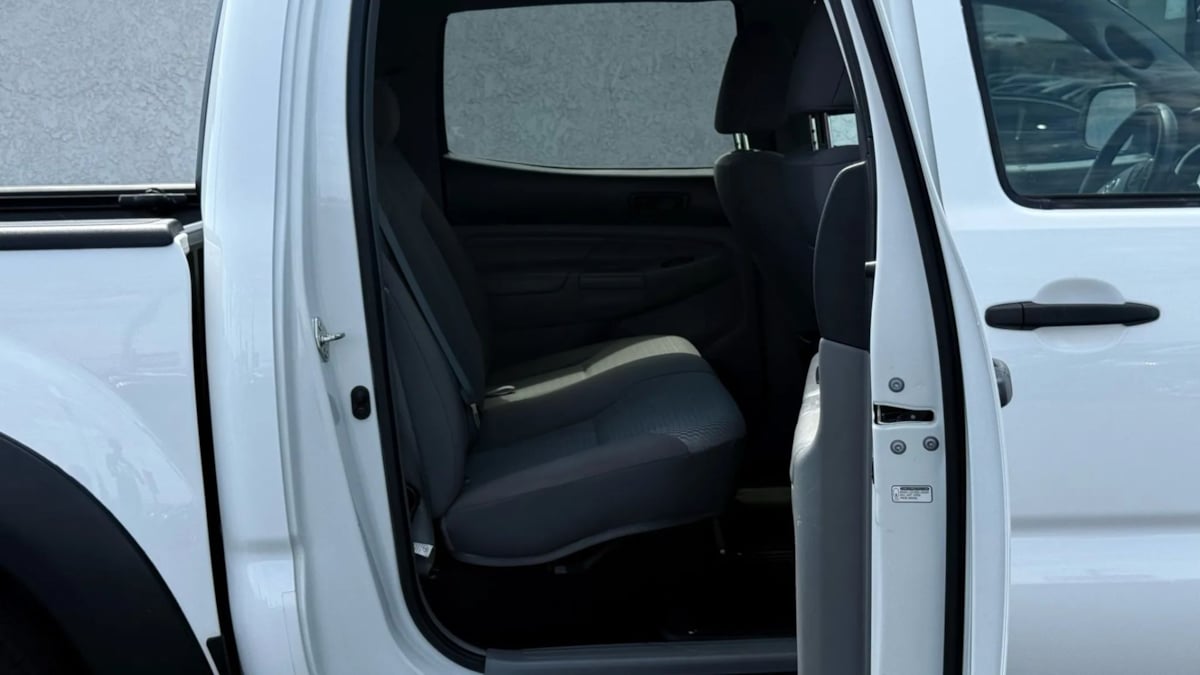 2014 Toyota Tacoma photo 35