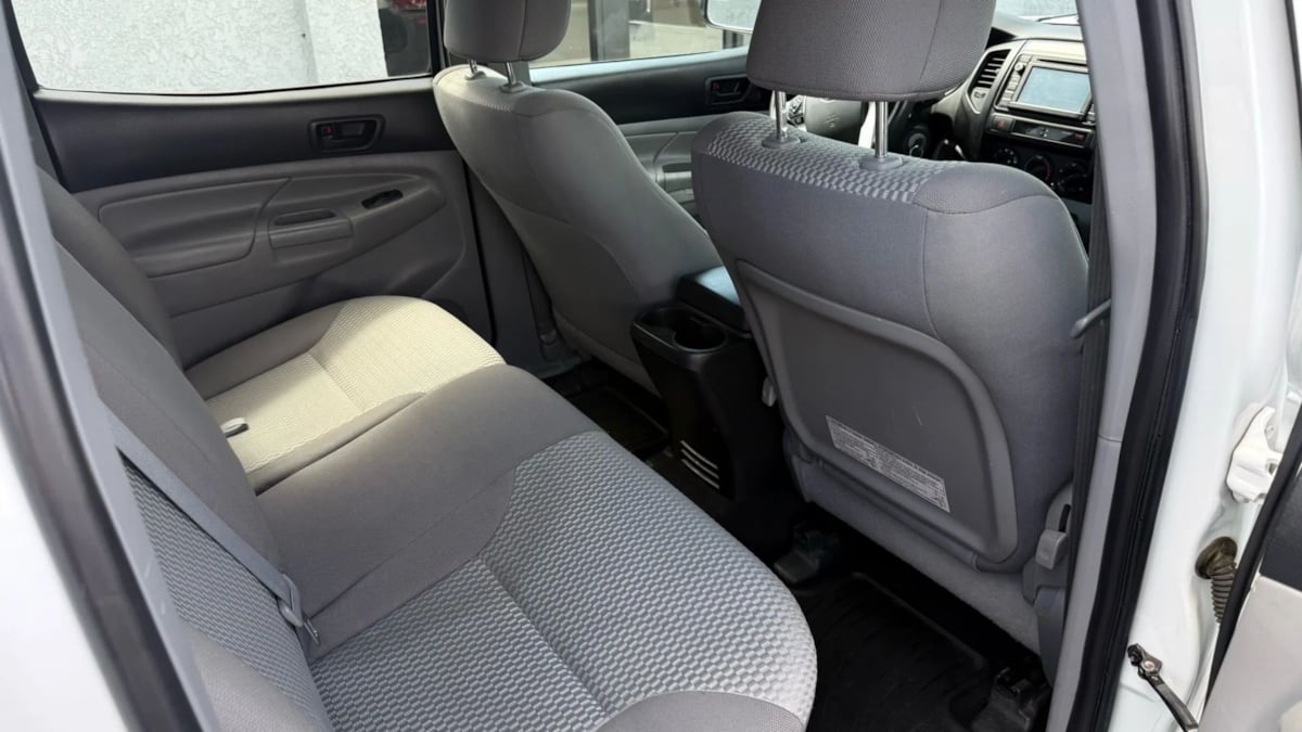 2014 Toyota Tacoma photo 37