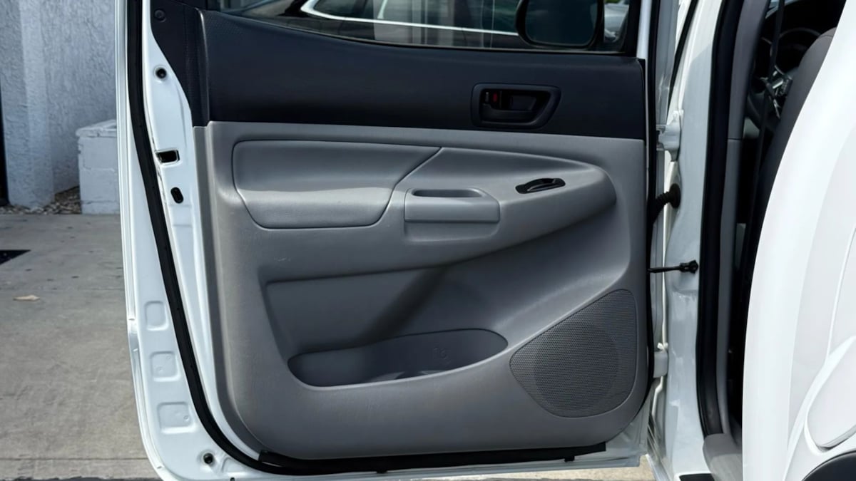 2014 Toyota Tacoma photo 38