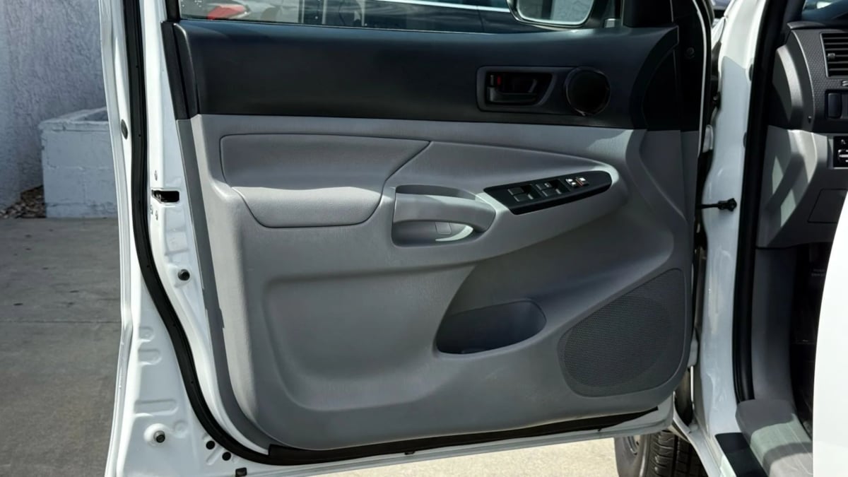 2014 Toyota Tacoma photo 48