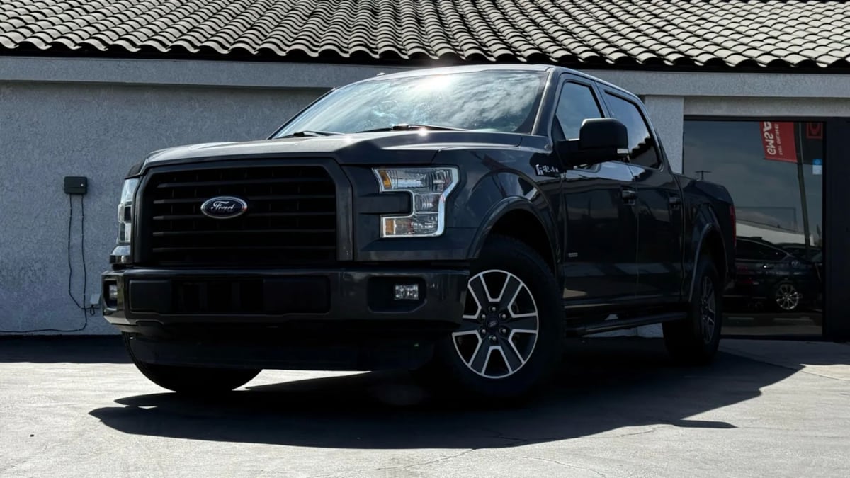 2015 Ford F-150 XLT photo 2