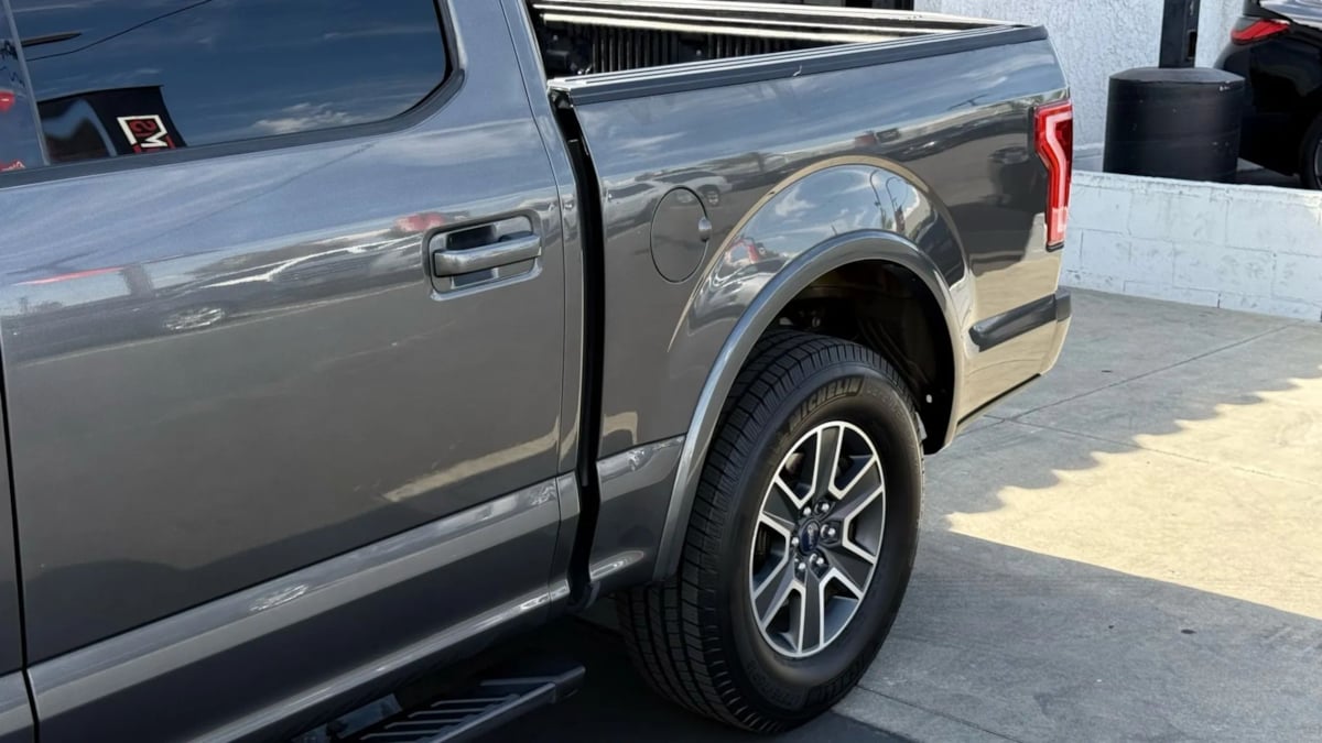 2015 Ford F-150 XLT photo 12
