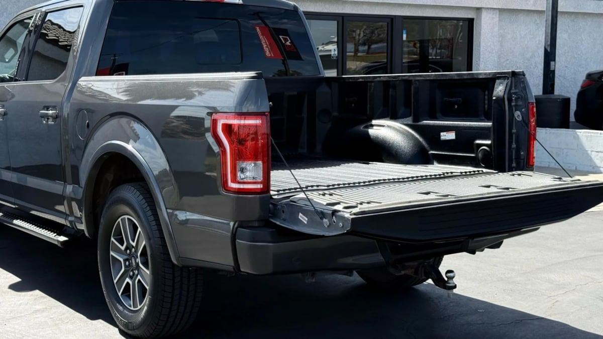 2015 Ford F-150 XLT photo 23