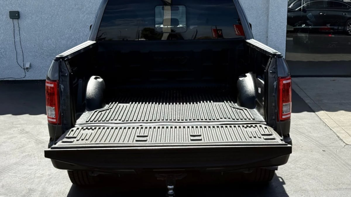 2015 Ford F-150 XLT photo 24