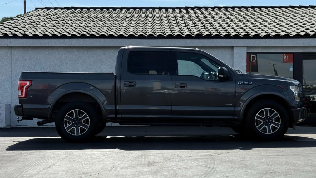 2015 Ford F-150 XLT photo 28