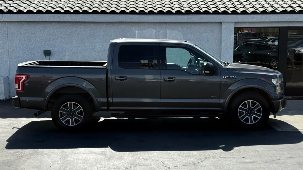2015 Ford F-150 XLT photo 29