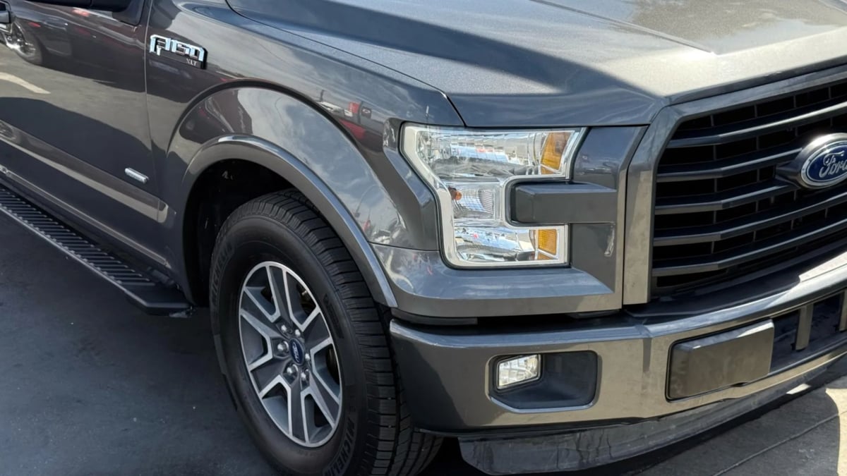 2015 Ford F-150 XLT photo 30