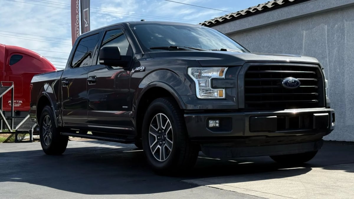 2015 Ford F-150 XLT photo 32