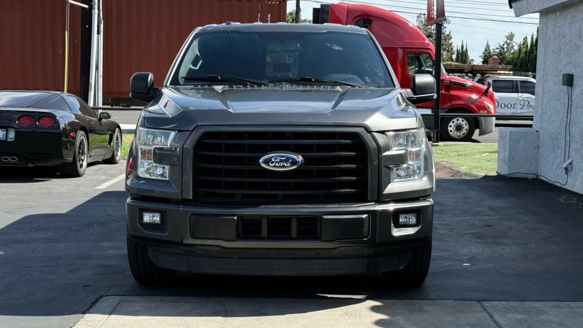 2015 Ford F-150 XLT photo 34