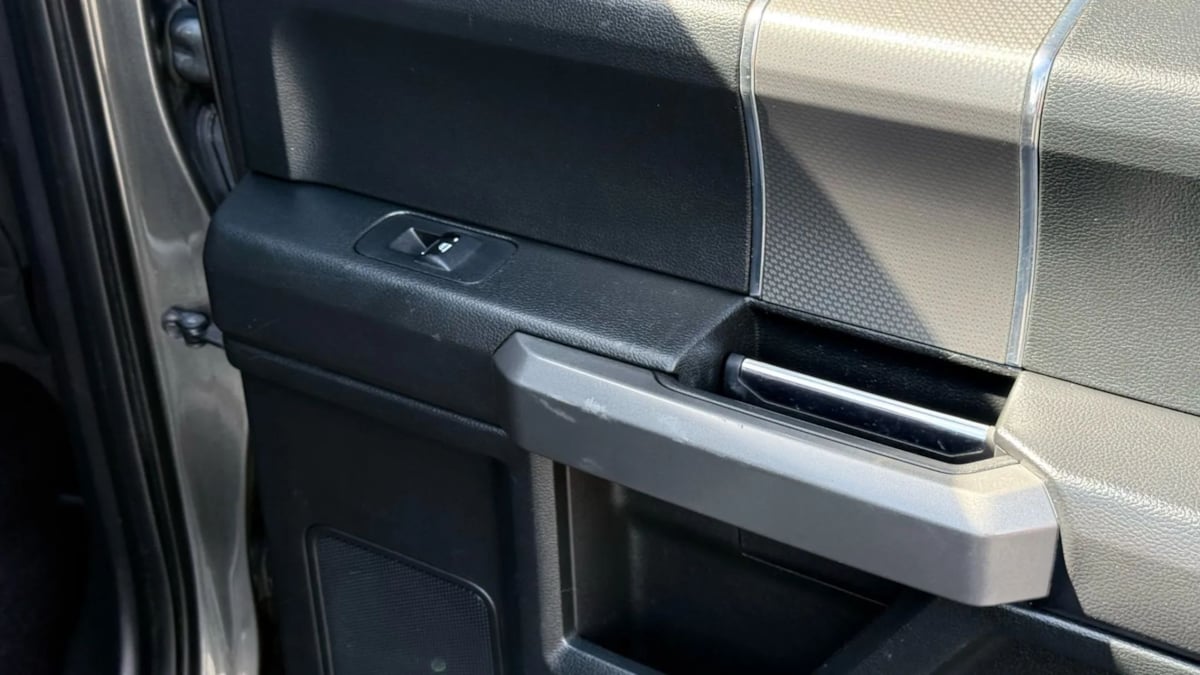 2015 Ford F-150 XLT photo 39