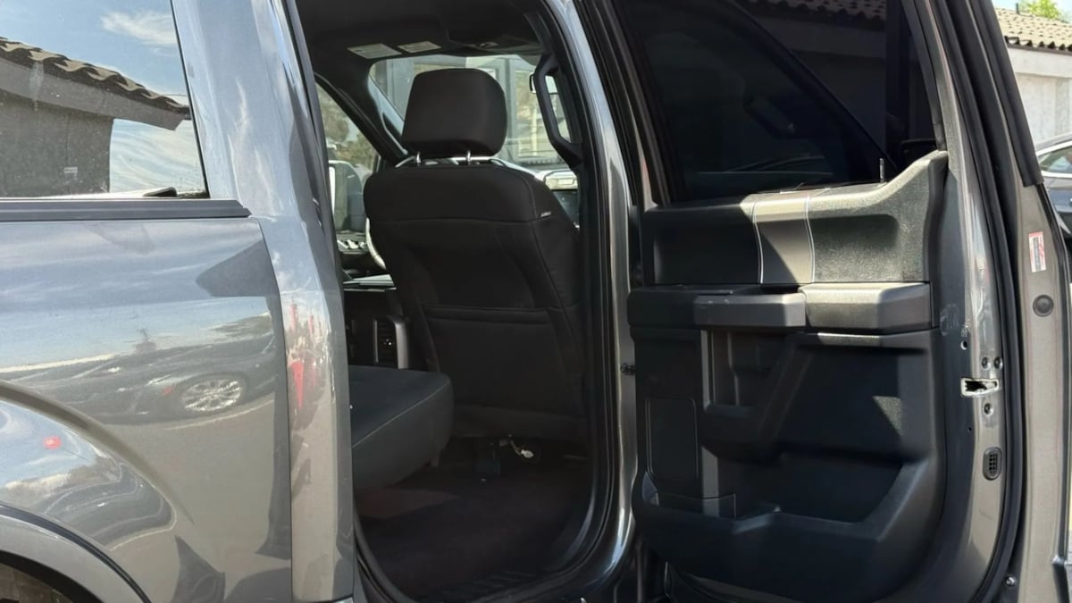2015 Ford F-150 XLT photo 40