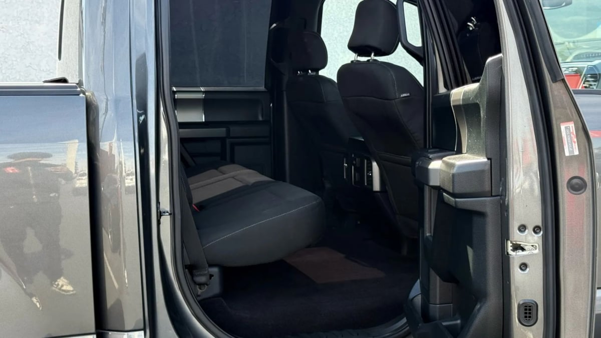 2015 Ford F-150 XLT photo 41