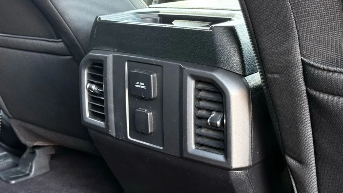 2015 Ford F-150 XLT photo 44