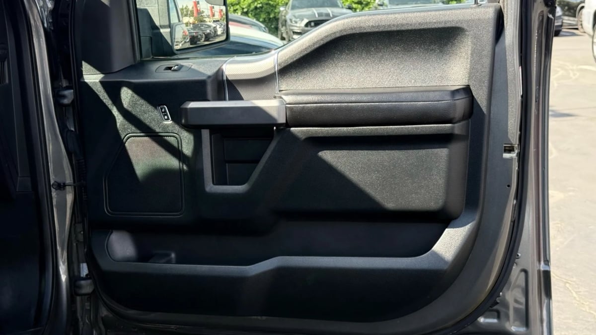2015 Ford F-150 XLT photo 49