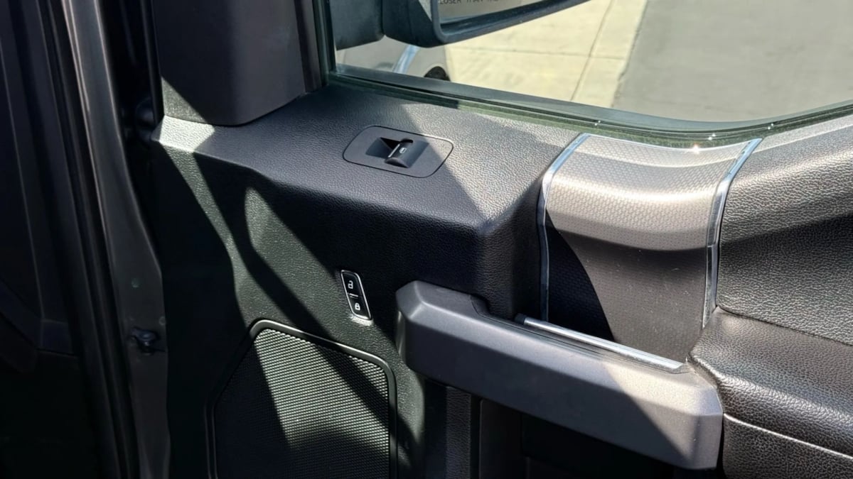 2015 Ford F-150 XLT photo 50