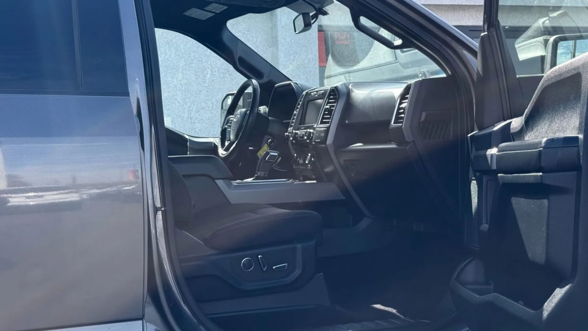 2015 Ford F-150 XLT photo 52