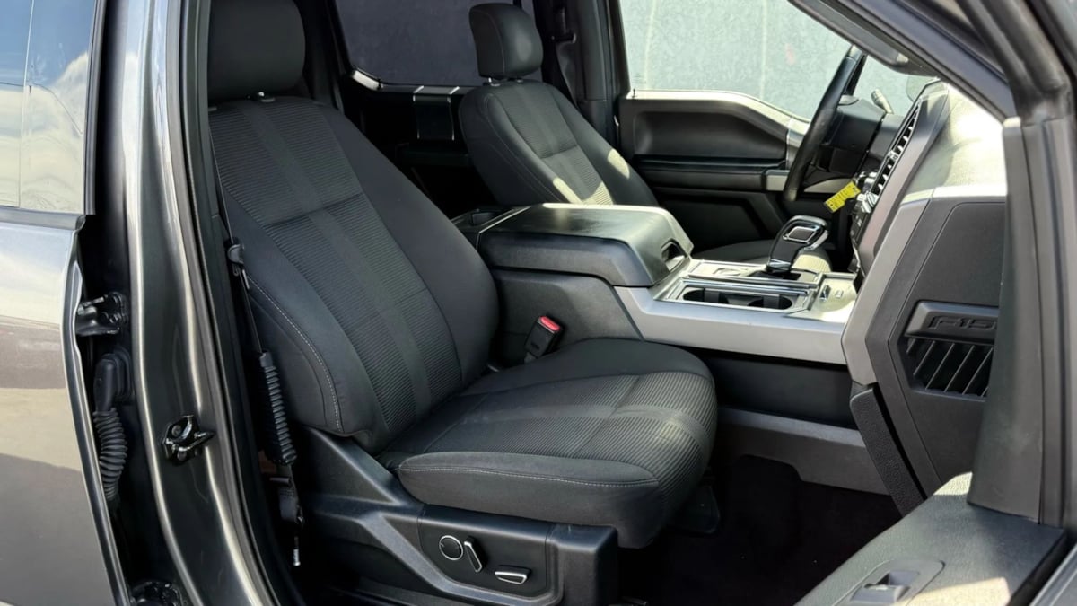 2015 Ford F-150 XLT photo 53