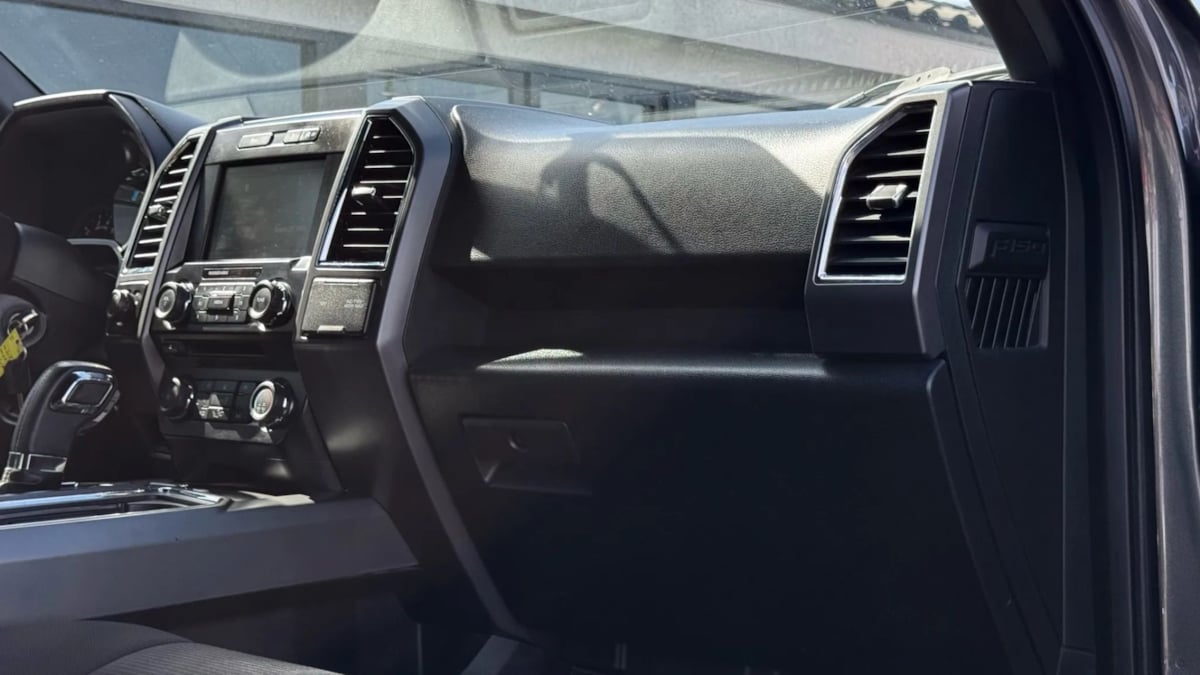 2015 Ford F-150 XLT photo 55