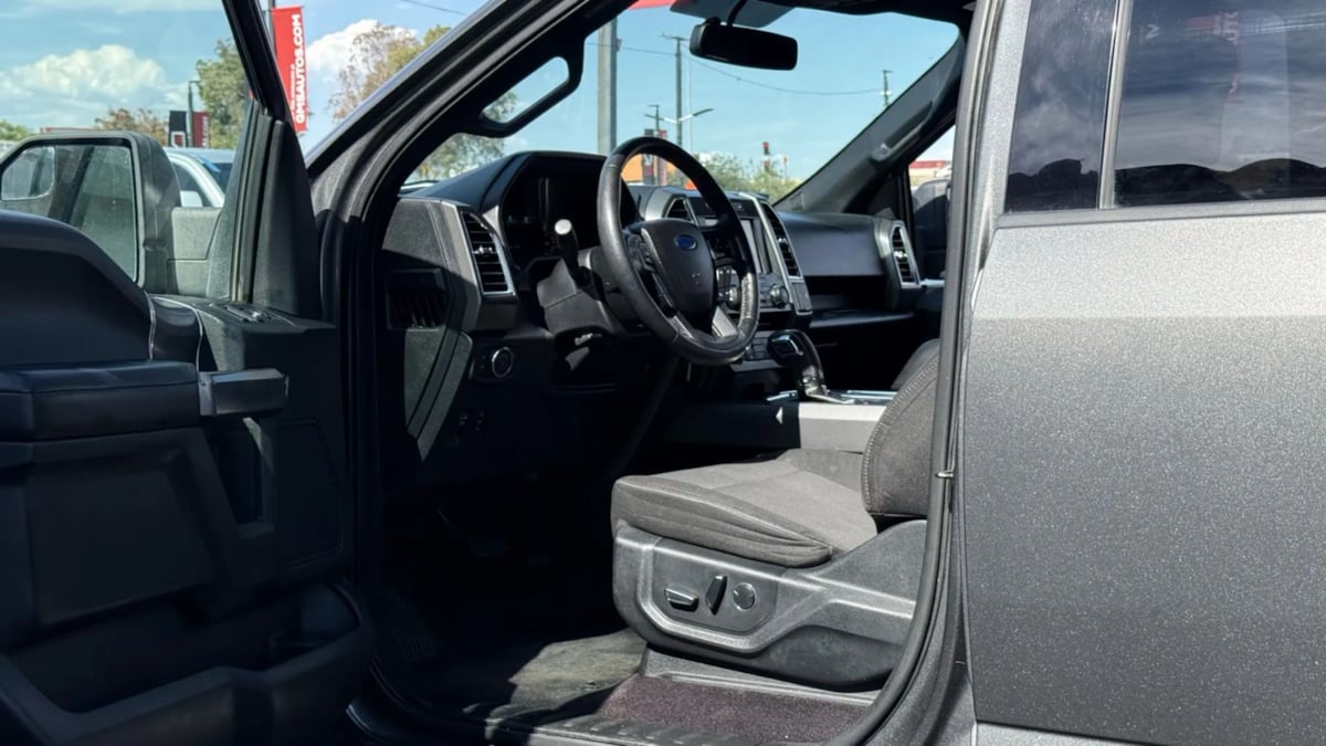 2015 Ford F-150 XLT photo 58