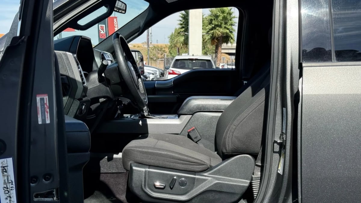 2015 Ford F-150 XLT photo 59