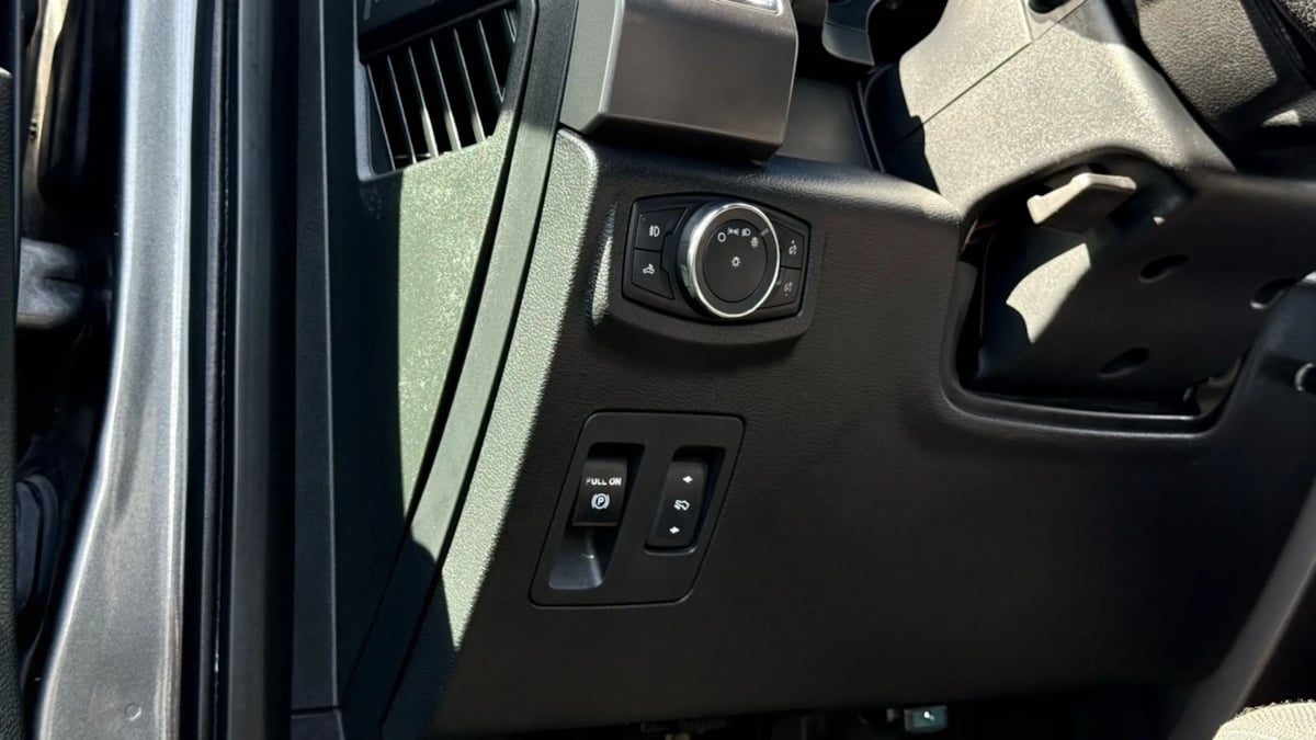 2015 Ford F-150 XLT photo 60