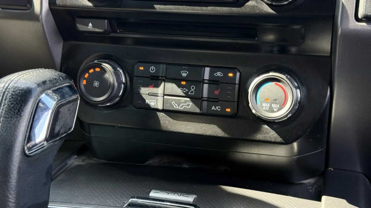 2015 Ford F-150 XLT photo 62