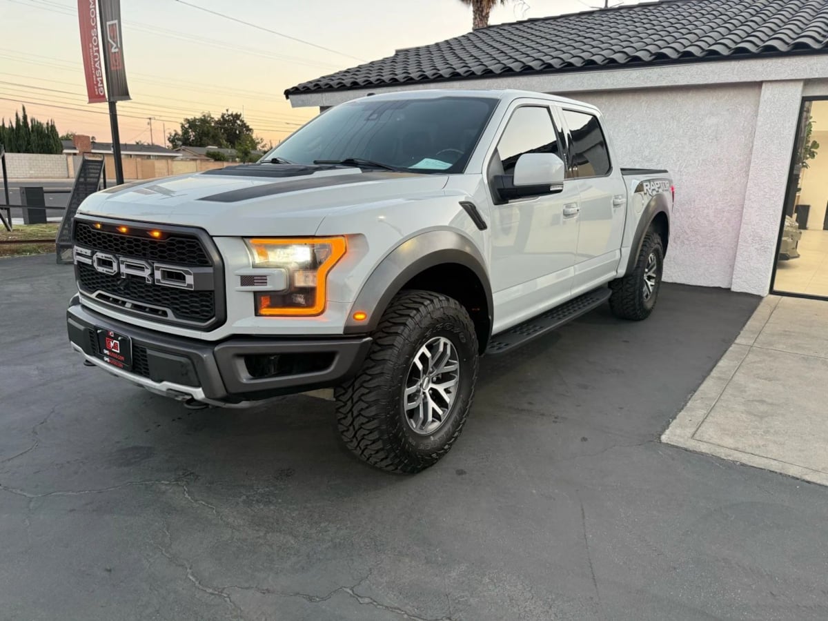 2017 Ford F-150 Raptor photo 2