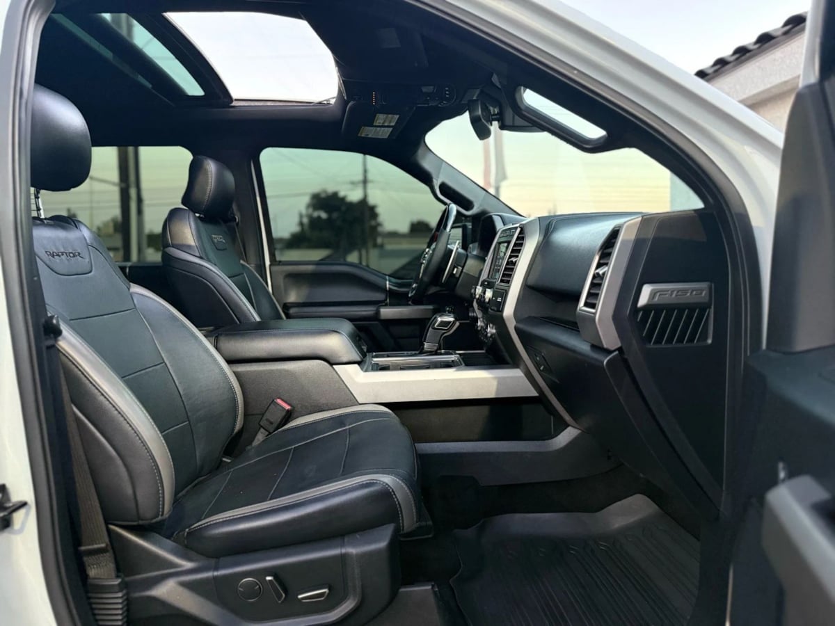 2017 Ford F-150 Raptor photo 19