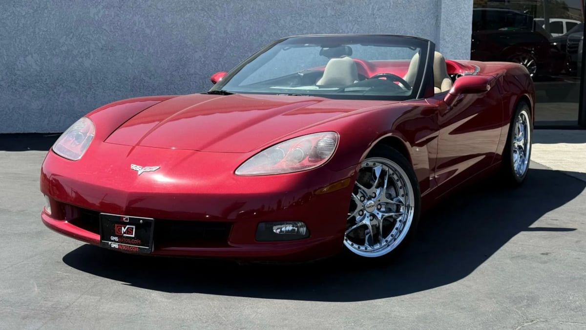 2005 Chevrolet Corvette photo 2