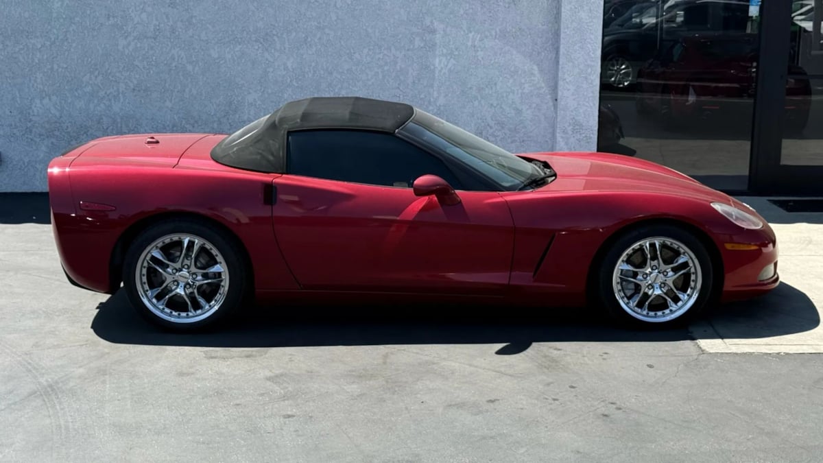2005 Chevrolet Corvette photo 17