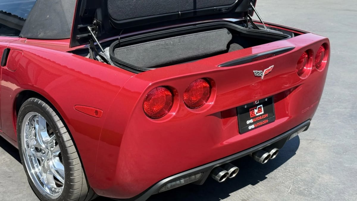 2005 Chevrolet Corvette photo 23