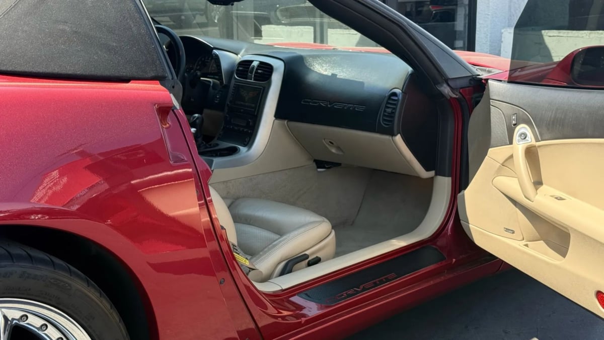 2005 Chevrolet Corvette photo 29