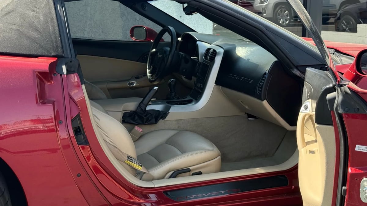 2005 Chevrolet Corvette photo 30
