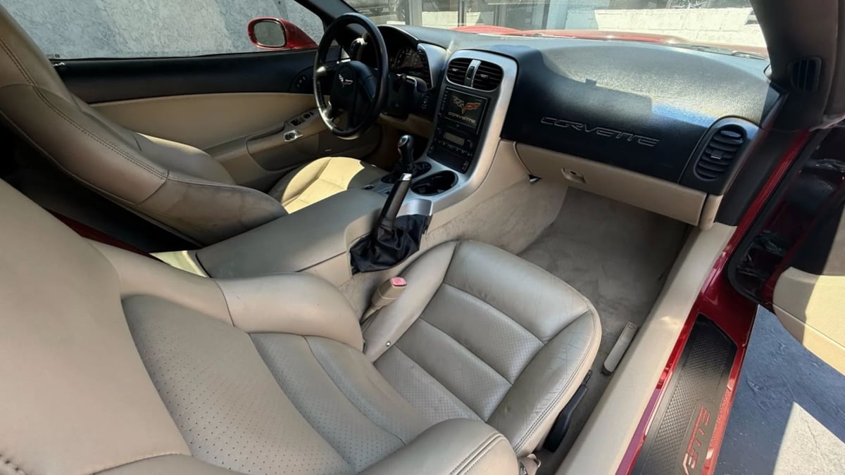 2005 Chevrolet Corvette photo 32