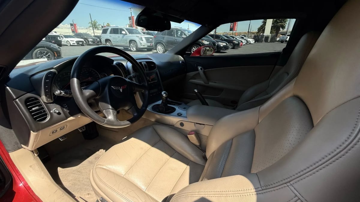 2005 Chevrolet Corvette photo 38