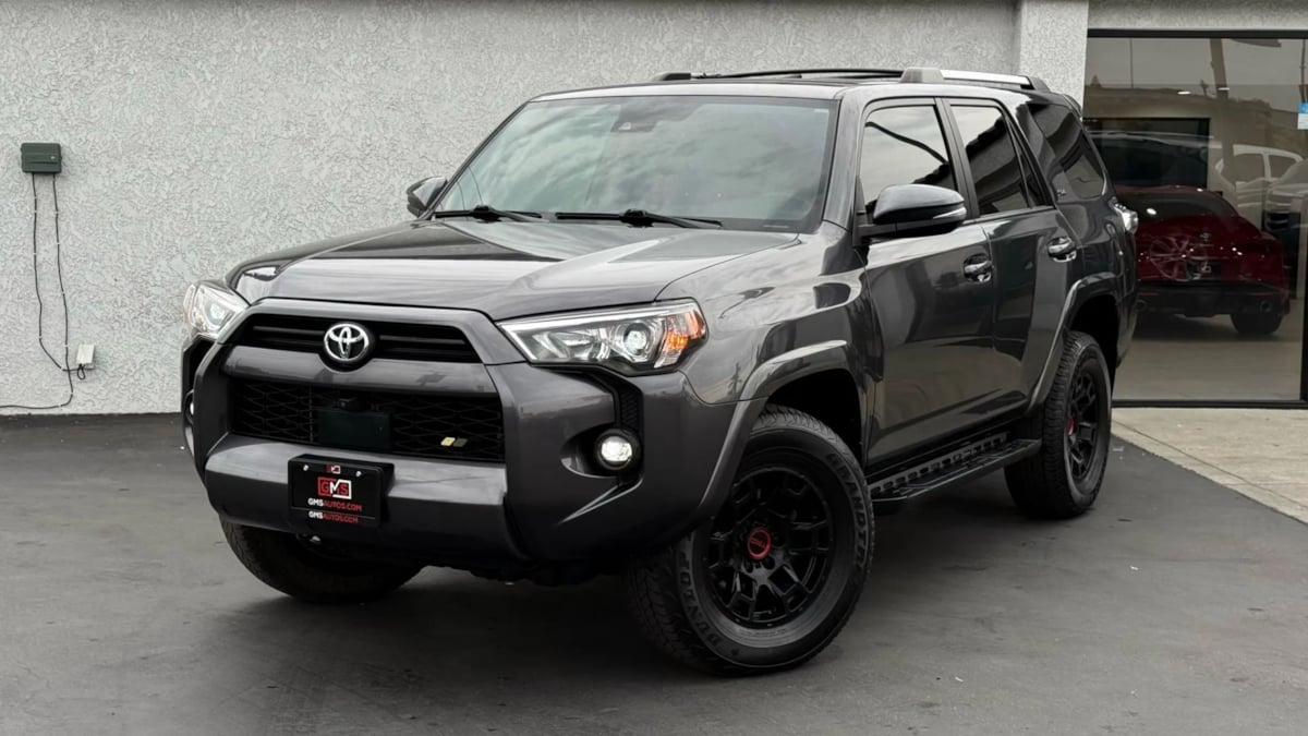 2022 Toyota 4Runner SR5 Premium photo 2