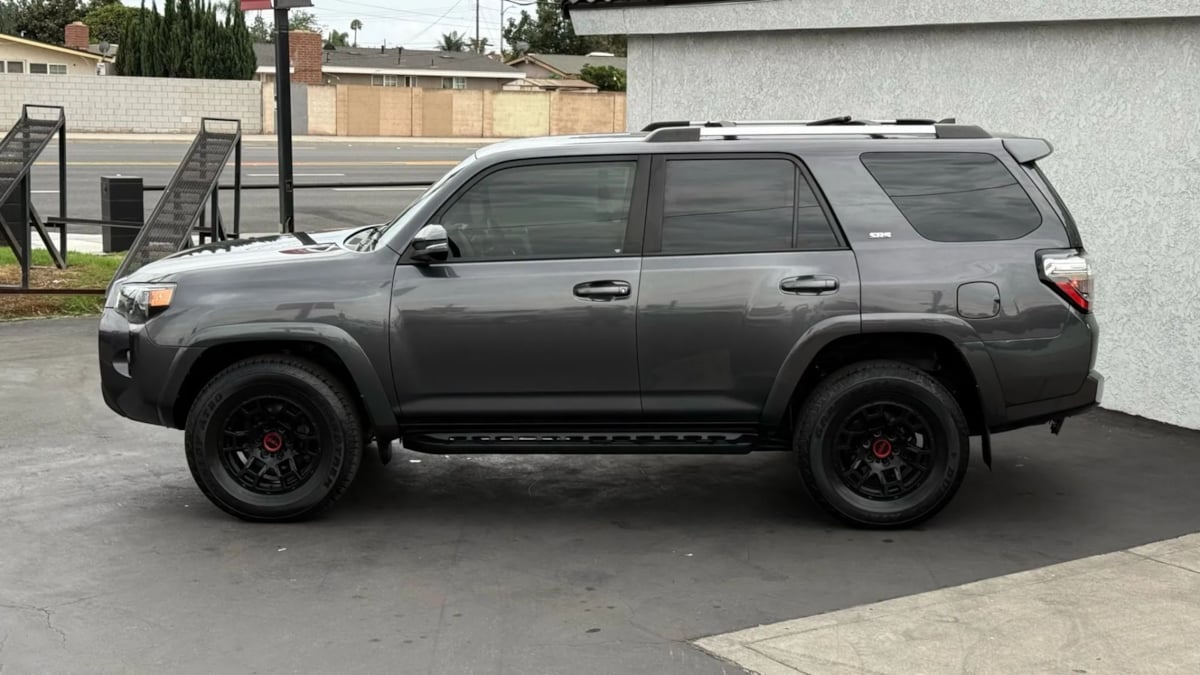 2022 Toyota 4Runner SR5 Premium photo 6