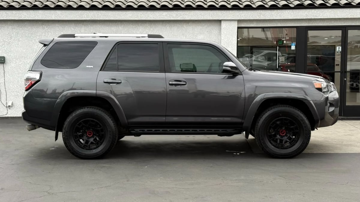 2022 Toyota 4Runner SR5 Premium photo 18