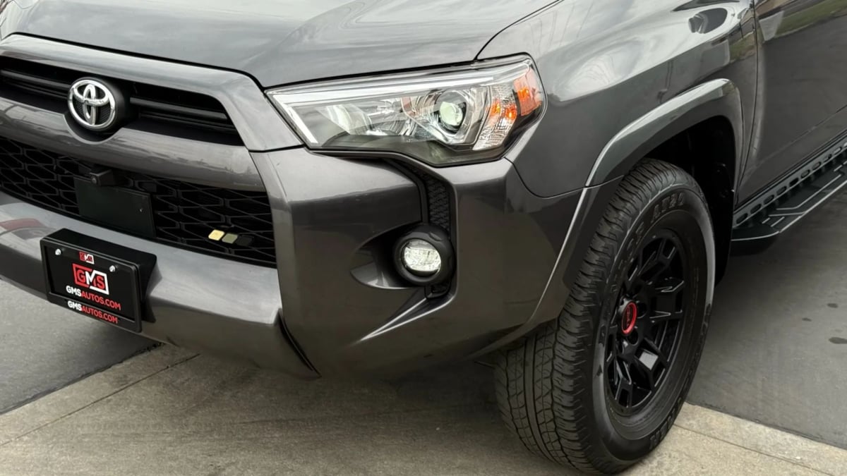 2022 Toyota 4Runner SR5 Premium photo 24