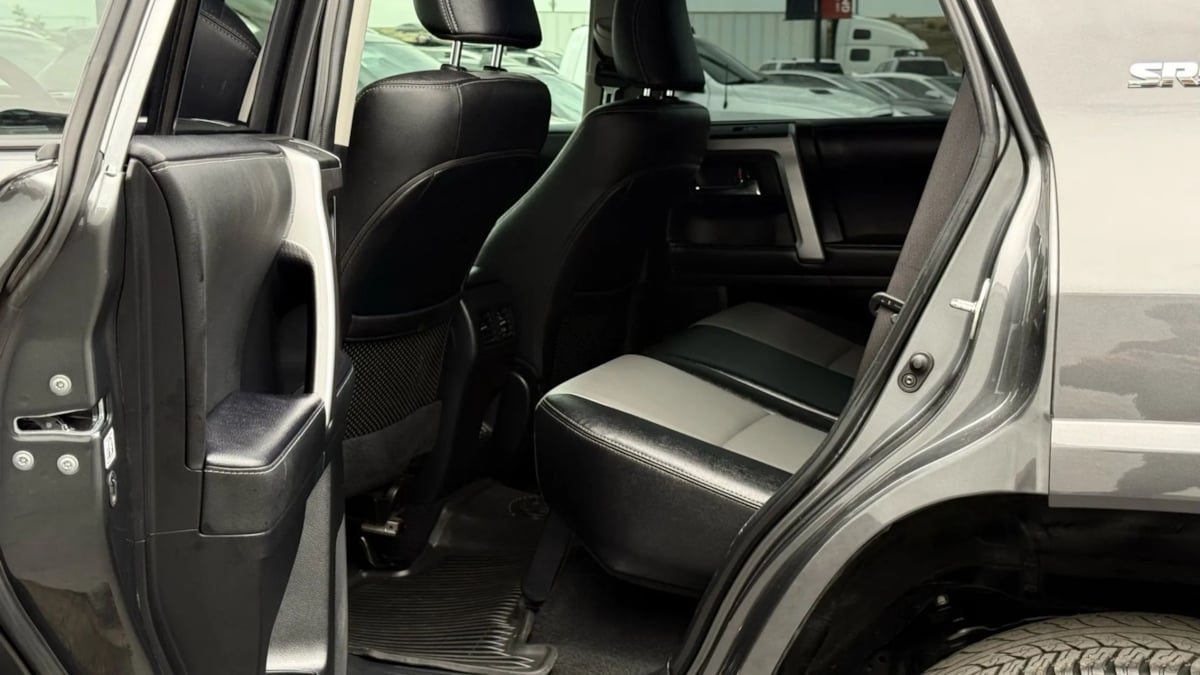 2022 Toyota 4Runner SR5 Premium photo 32