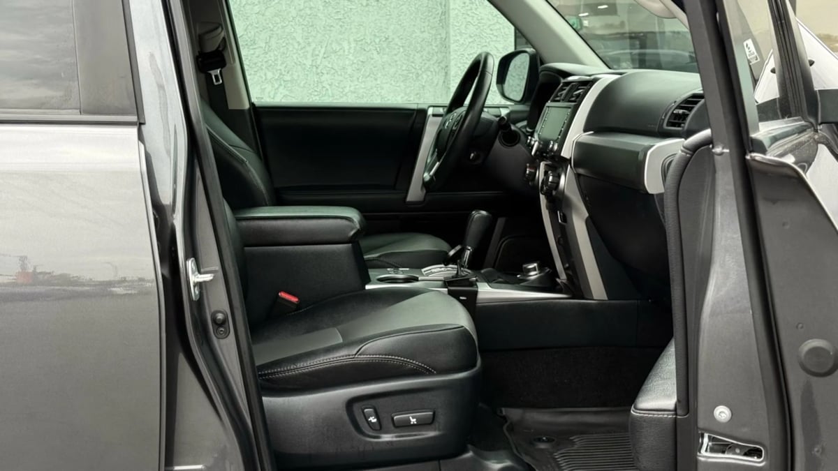 2022 Toyota 4Runner SR5 Premium photo 39
