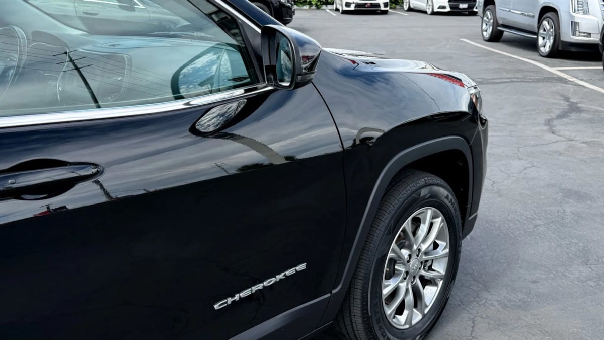 2021 Jeep Cherokee Latitude photo 16