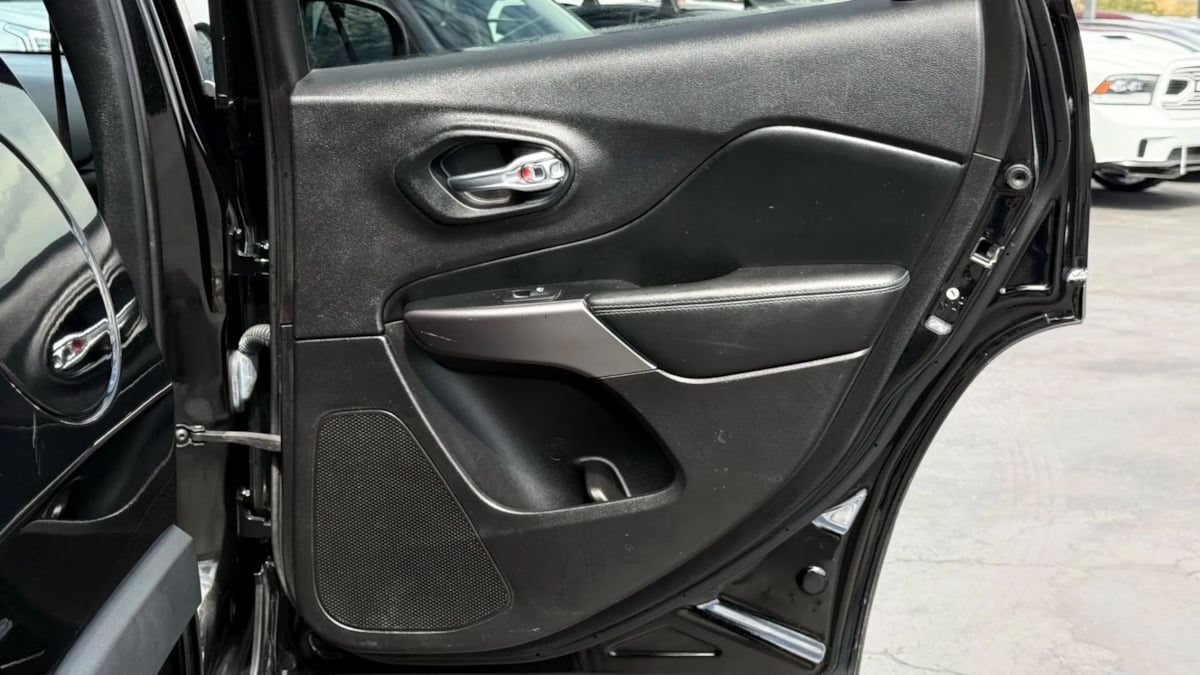 2021 Jeep Cherokee Latitude photo 21
