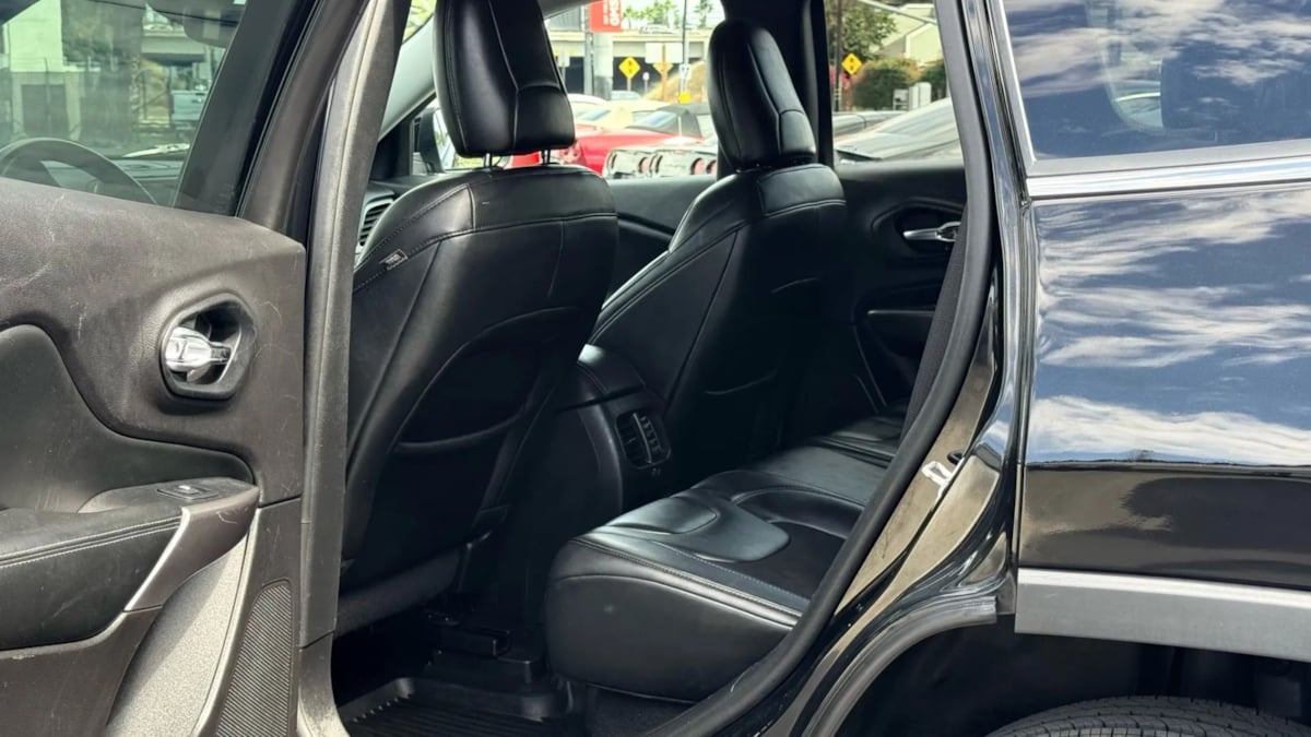 2021 Jeep Cherokee Latitude photo 27