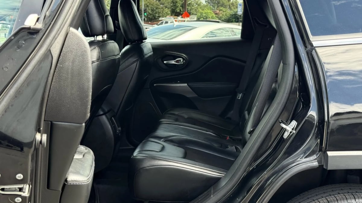 2021 Jeep Cherokee Latitude photo 28