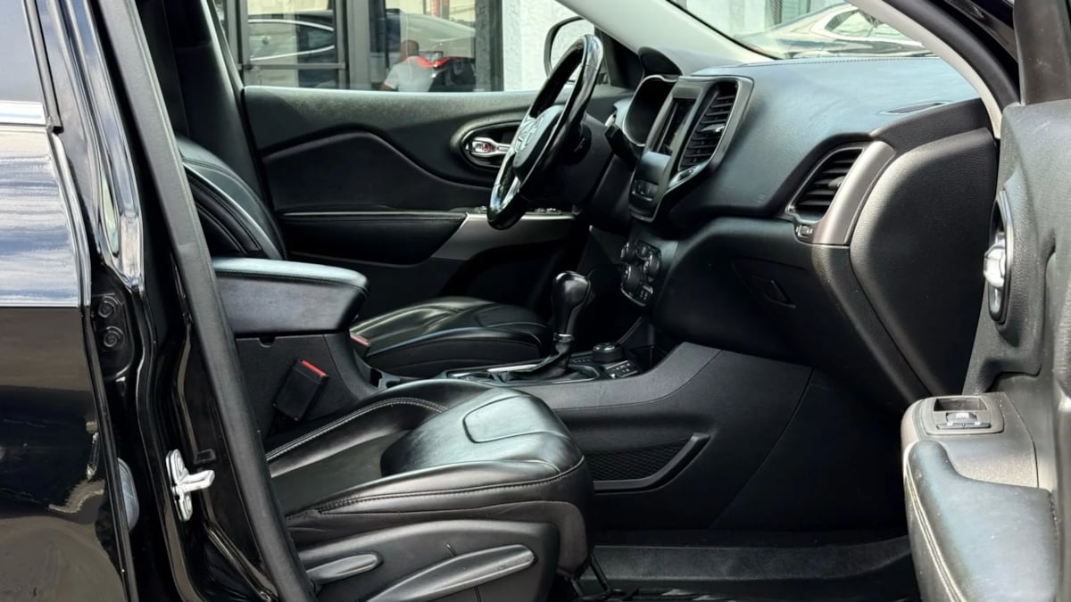 2021 Jeep Cherokee Latitude photo 32