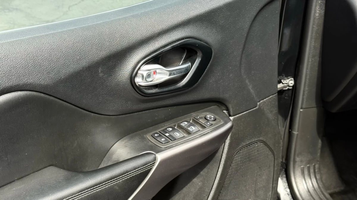 2021 Jeep Cherokee Latitude photo 36