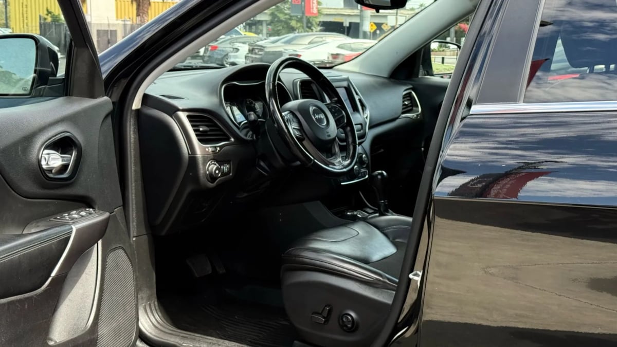 2021 Jeep Cherokee Latitude photo 37