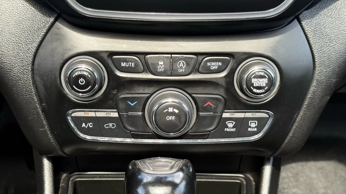 2021 Jeep Cherokee Latitude photo 46