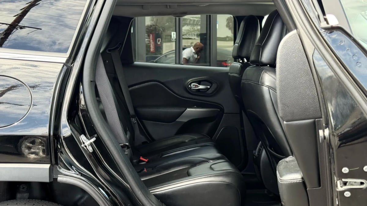 2021 Jeep Cherokee Latitude Plus - Photo 24